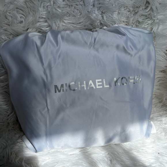 MICHAEL Michael Kors
Jet Set Travel Large Tote - Picture 2 of 9